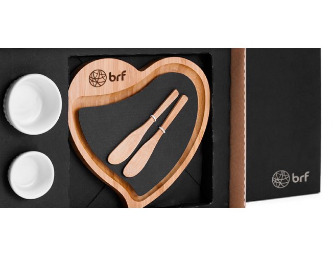 Kit Para Petisco Com Tbua Formato Corao - 5 Ps